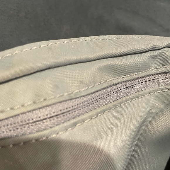 Lululemon Everywhere Belt Bag Chambray - Picture 5 of 9